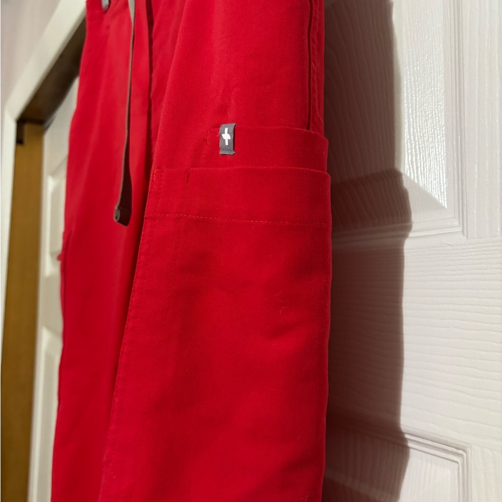 Figs Women’s Pop Red Yola Skinny Scrub Pant in size Small - Picture 4 of 10